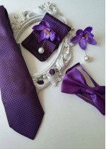 Сватбен комплект за младоженец и кум вратовръзка, папийонка, бутониери, кърпичка и ръкавели тъмно лилаво Purple Passion