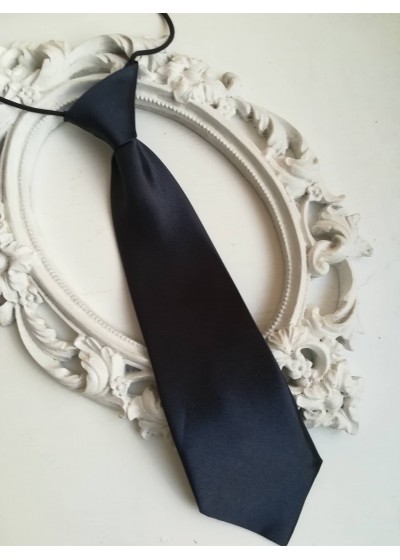 Готова детска вратовръзка на ластик- тъмно синьо