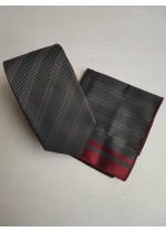 Бизнес клас мъжка вратовръзка комплект с кърпичка за джоб в тъмно сиво с бордо